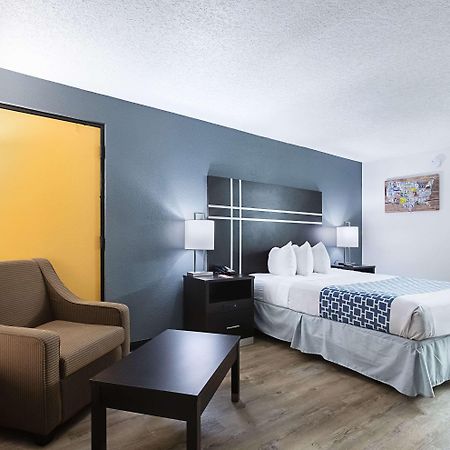 Econo Lodge Lithonia Bagian luar foto