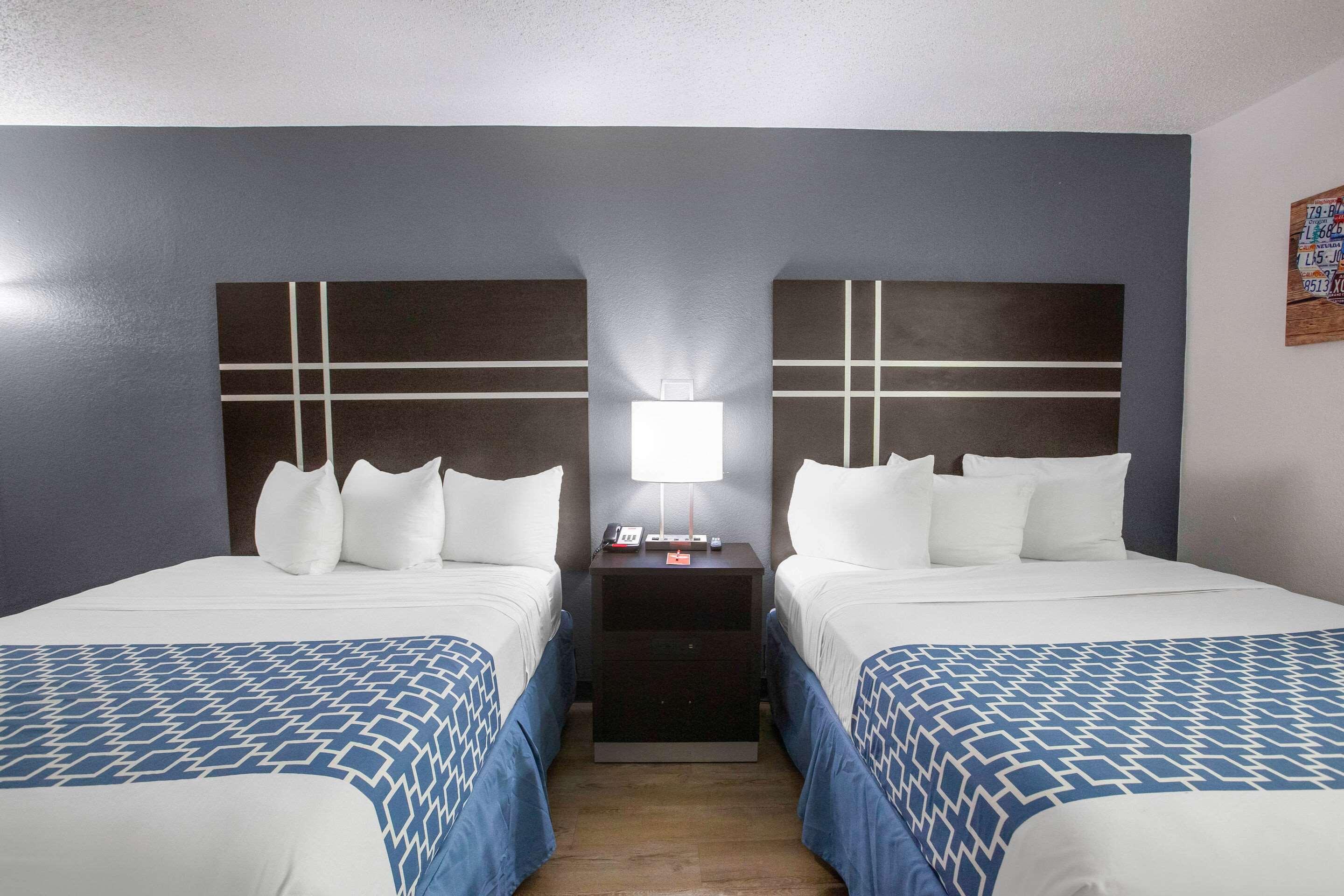 Econo Lodge Lithonia Bagian luar foto