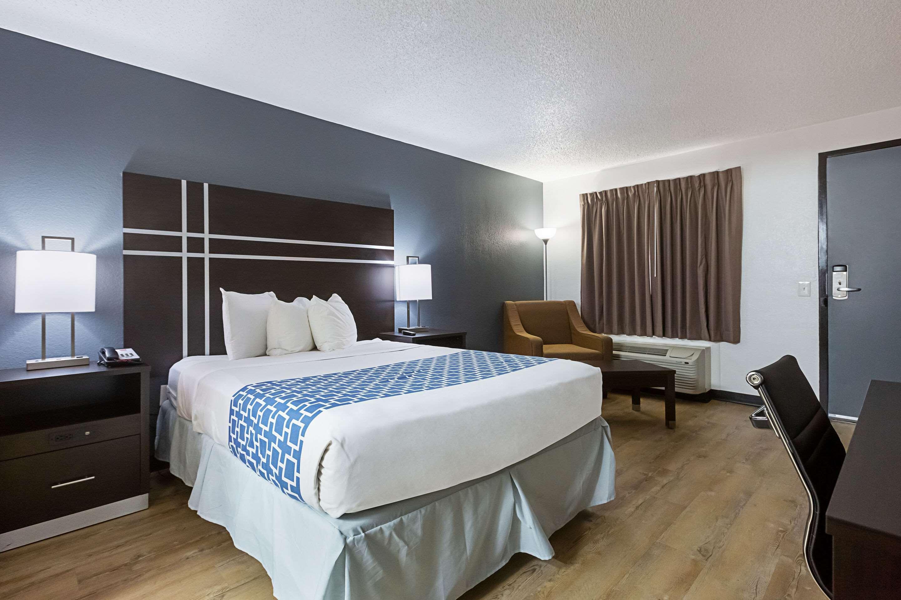 Econo Lodge Lithonia Bagian luar foto