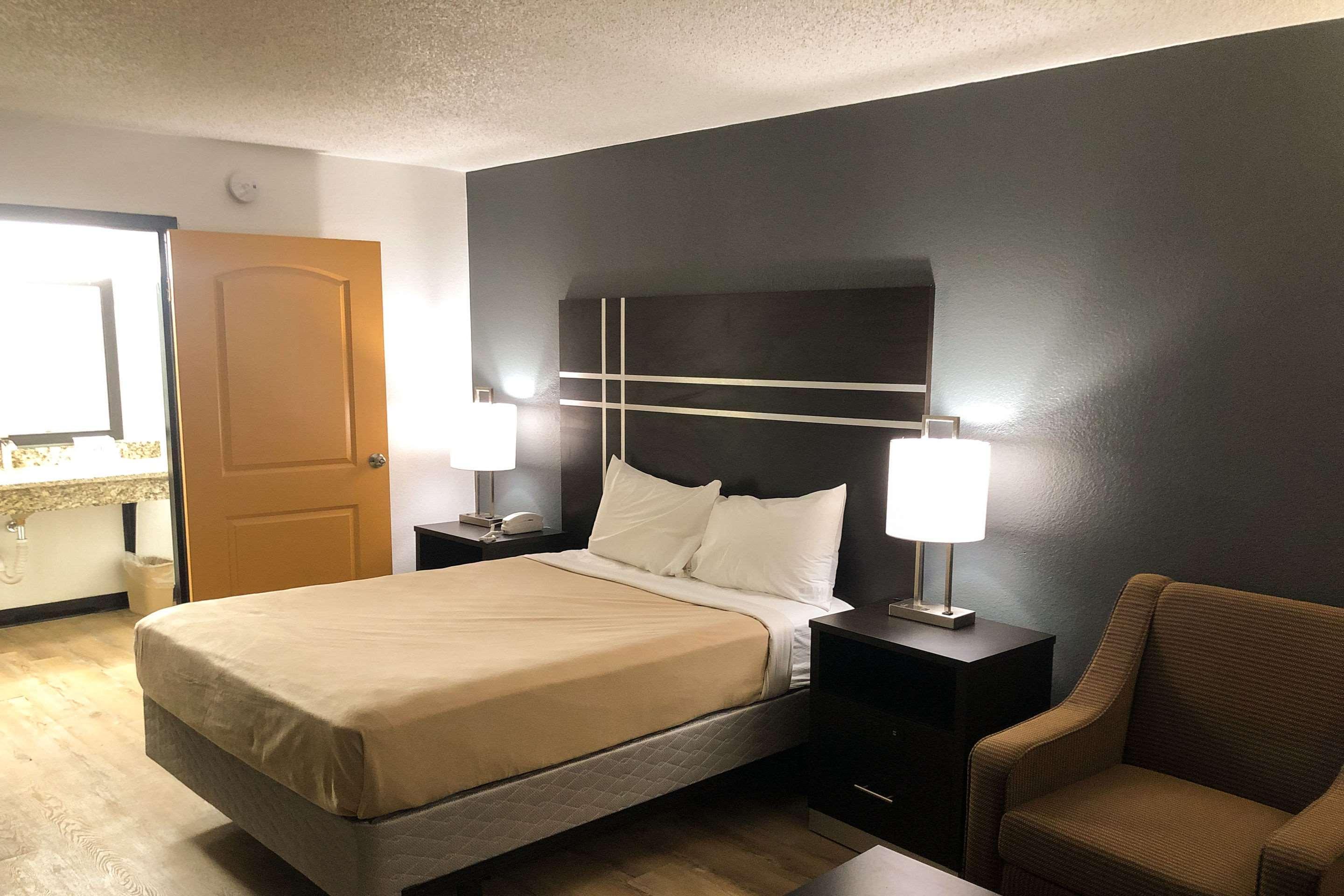 Econo Lodge Lithonia Bagian luar foto