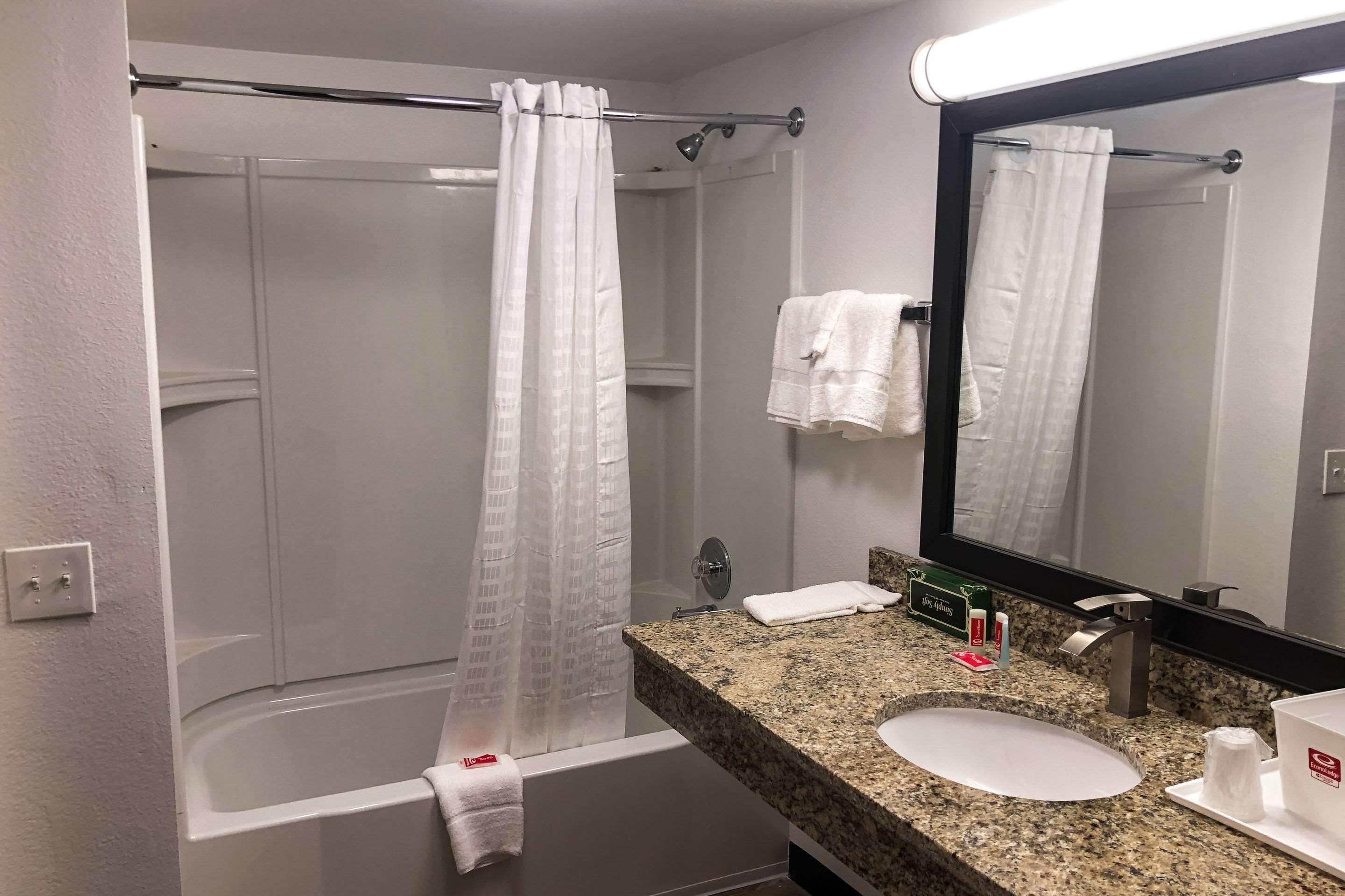 Econo Lodge Lithonia Bagian luar foto