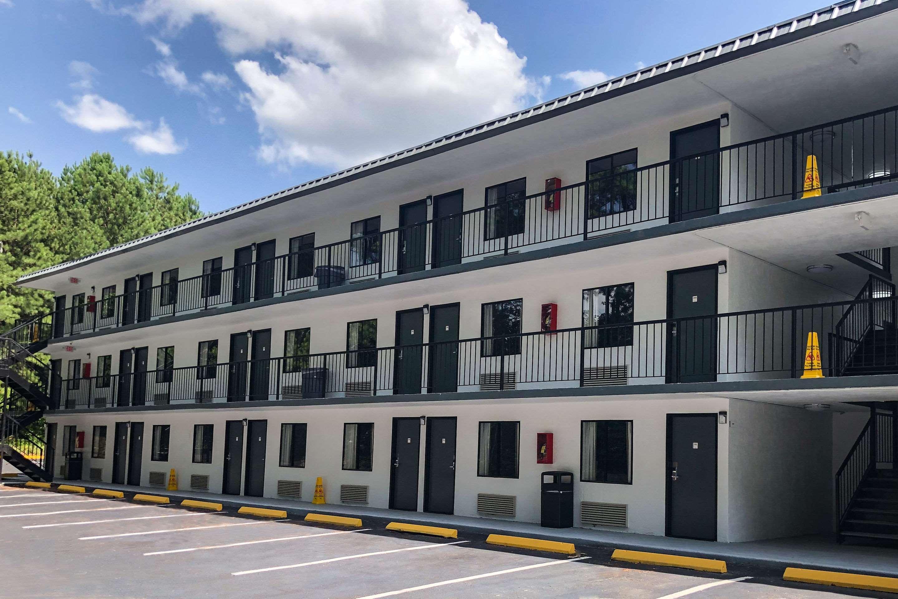 Econo Lodge Lithonia Bagian luar foto